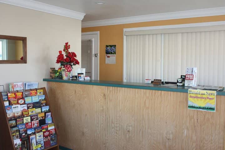 Check-in/check-out kiosk
